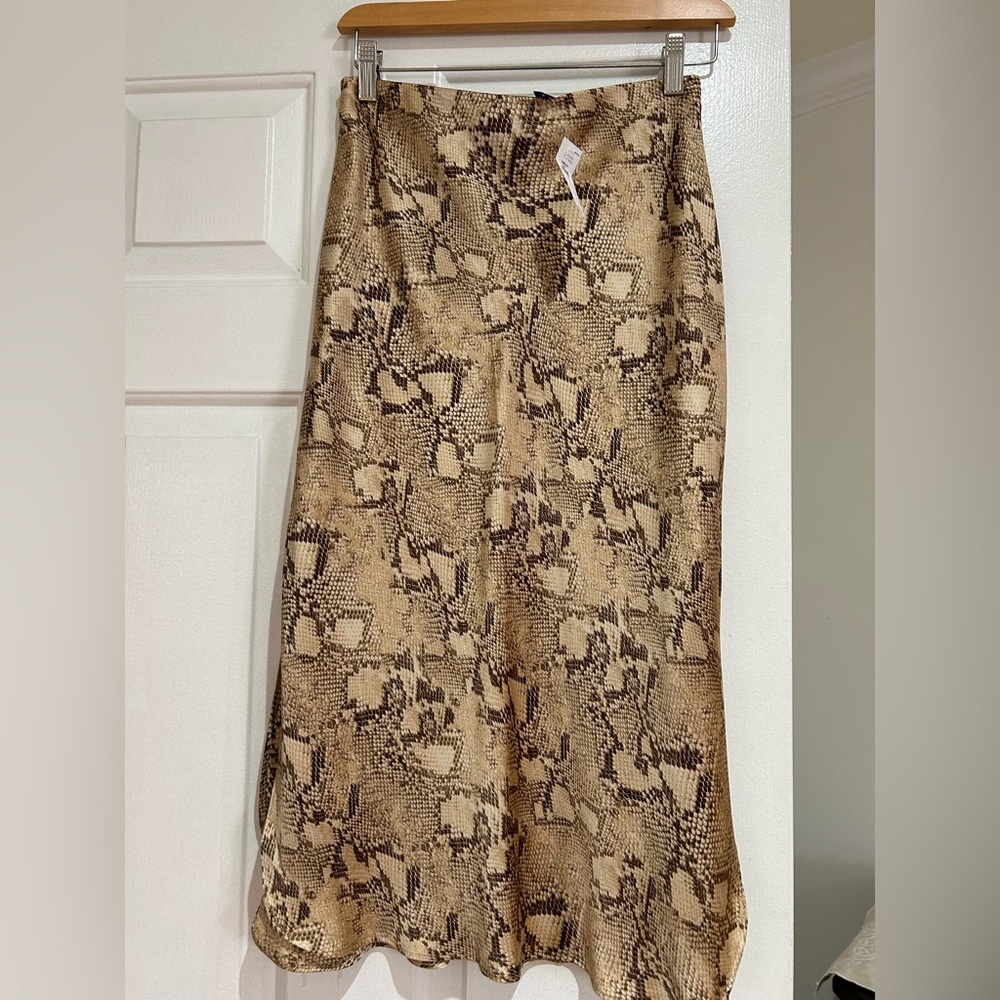 NWT Banana Republic SILK Snake Print Skirt